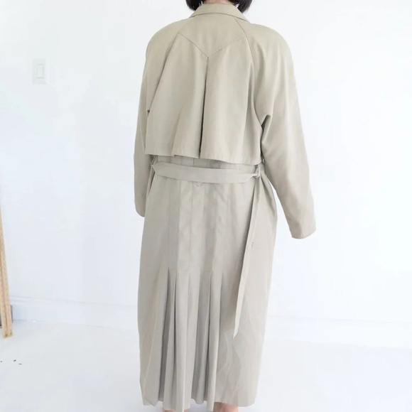 Vintage Laura Winston Beige Pleated Back Long Belted Trench Coat 12 - Picture 3 of 16